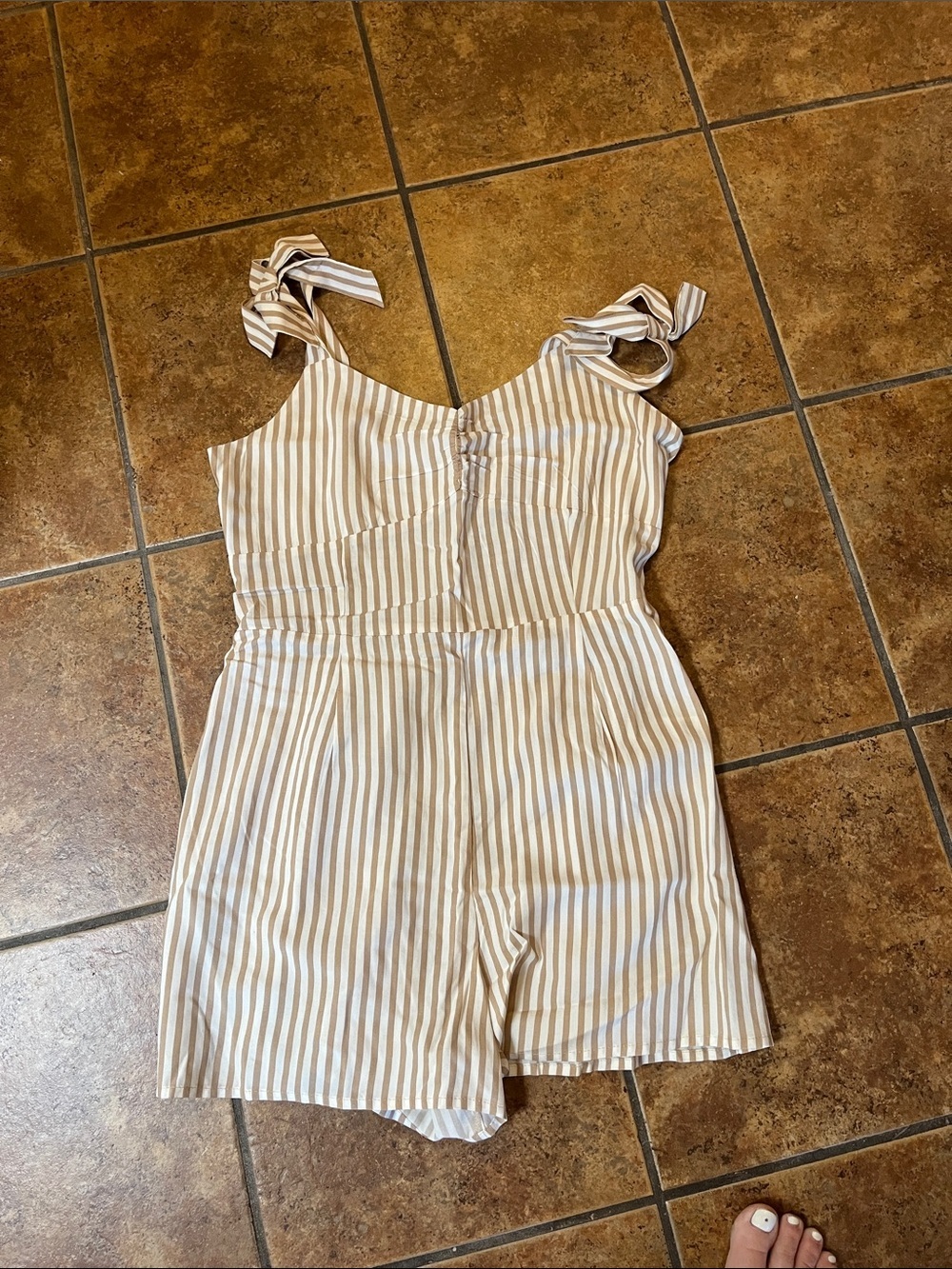 Derek Heart Striped Beige and White Tie-Shoulder Romper Size L